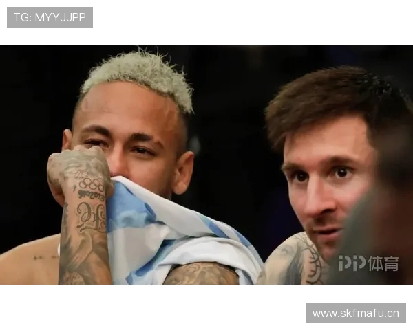 内马尔与梅西在进攻位置上分散推动，展现单点驱动与多点参与差异