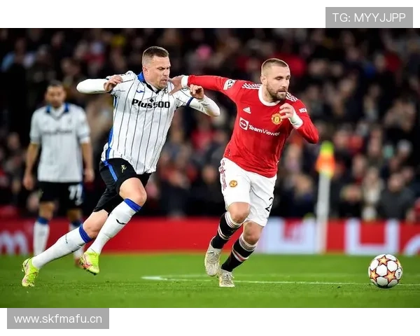 曼联危机：战术混乱与阵容失衡下的豪门挣扎