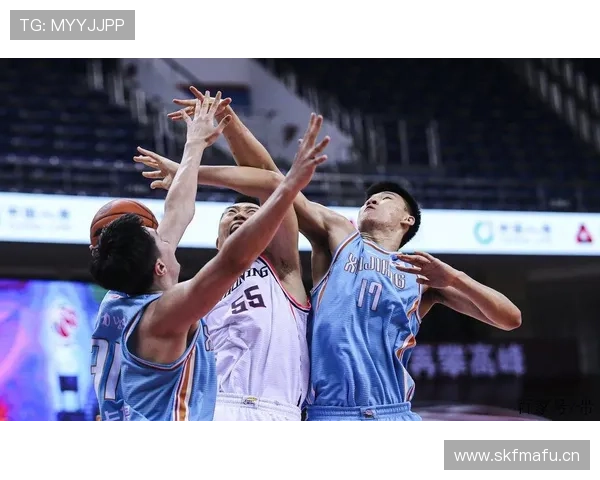 周琦随手一条衣服都像演出服，看到他付账那刻我就确定自己是凡人