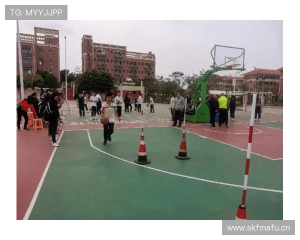 篮球发球规则中的细节：正确执行方式和常见错误解析
